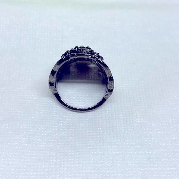 Vintage Black Crystal & Rhinestone Dark Metal Ring 1.25” Sz 7 Vintage Gorgeous - Picture 9 of 10